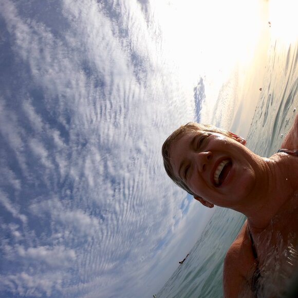 Meet your Posher, Laura - Picture 2 of 2